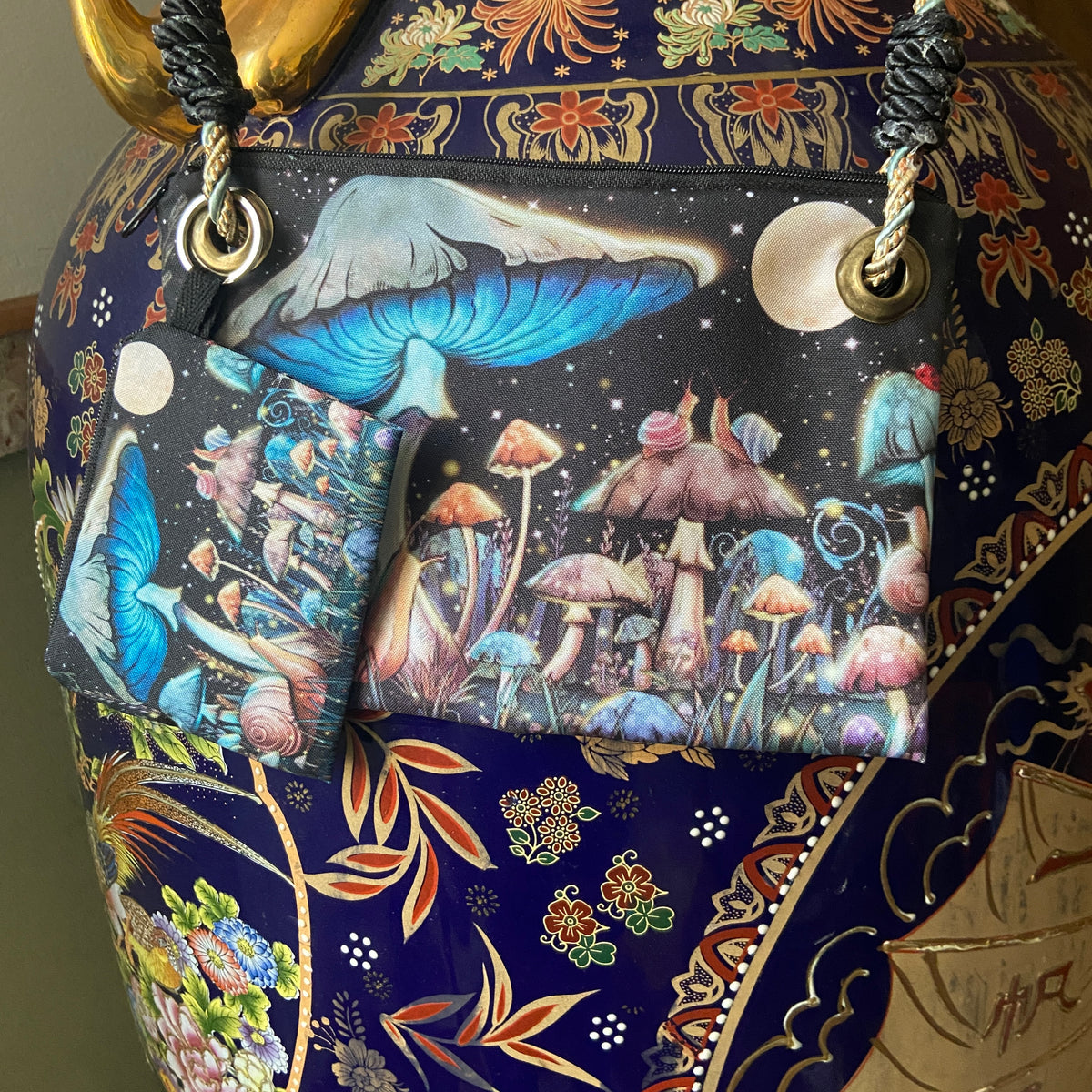 FABULOUS BOUTIQUE SHOULDER BAGS
