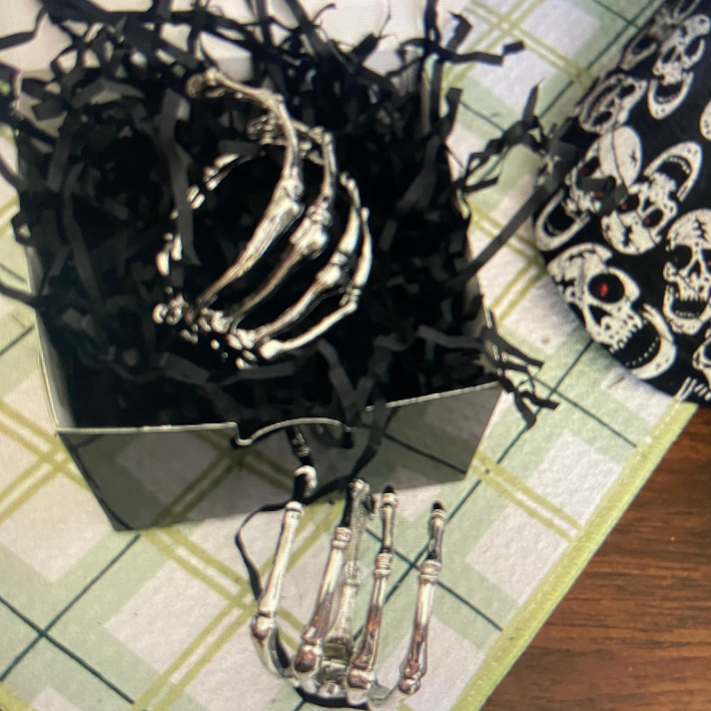 SKELETON CUFF BRACELETTE "GOT CHA"
