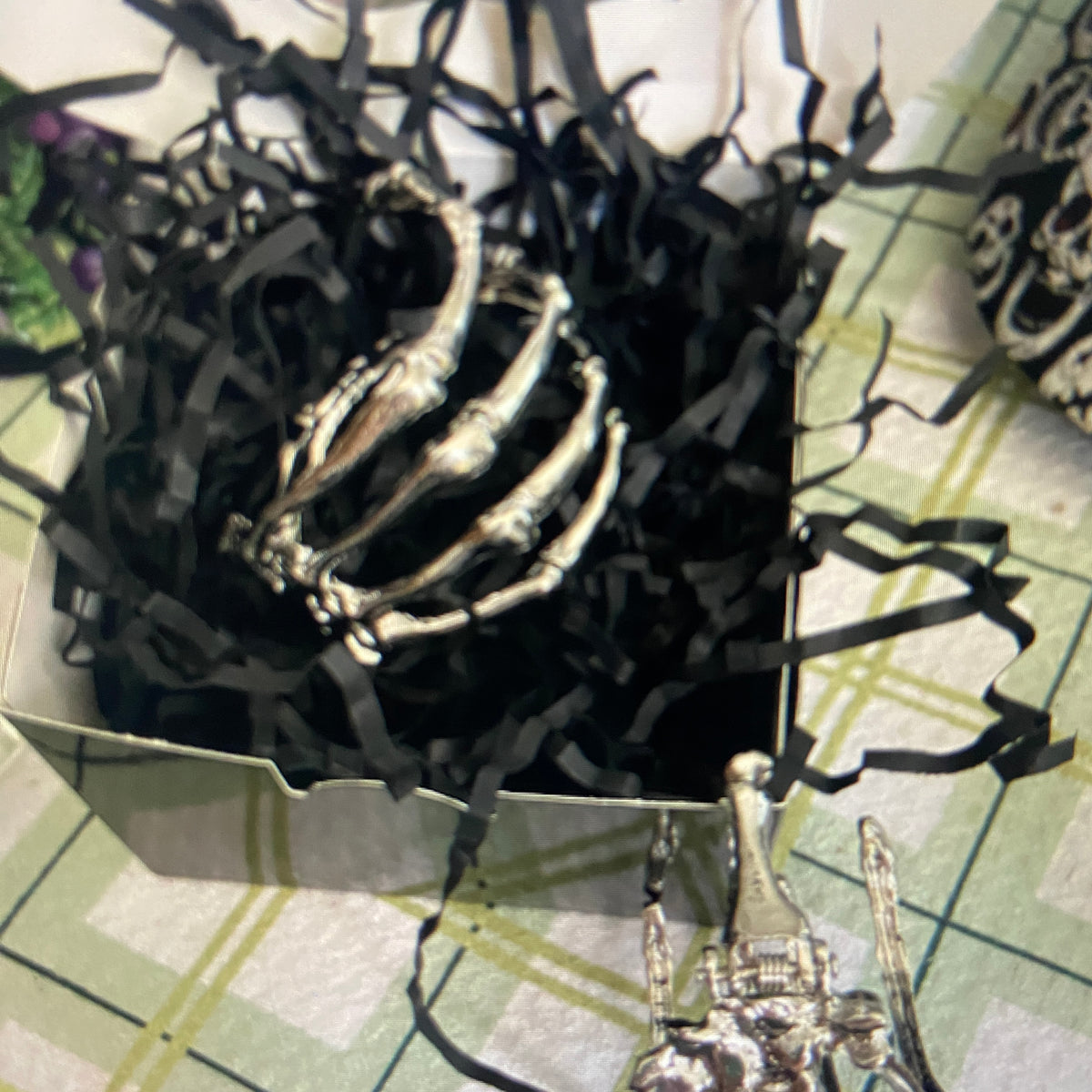 SKELETON CUFF BRACELETTE "GOT CHA"