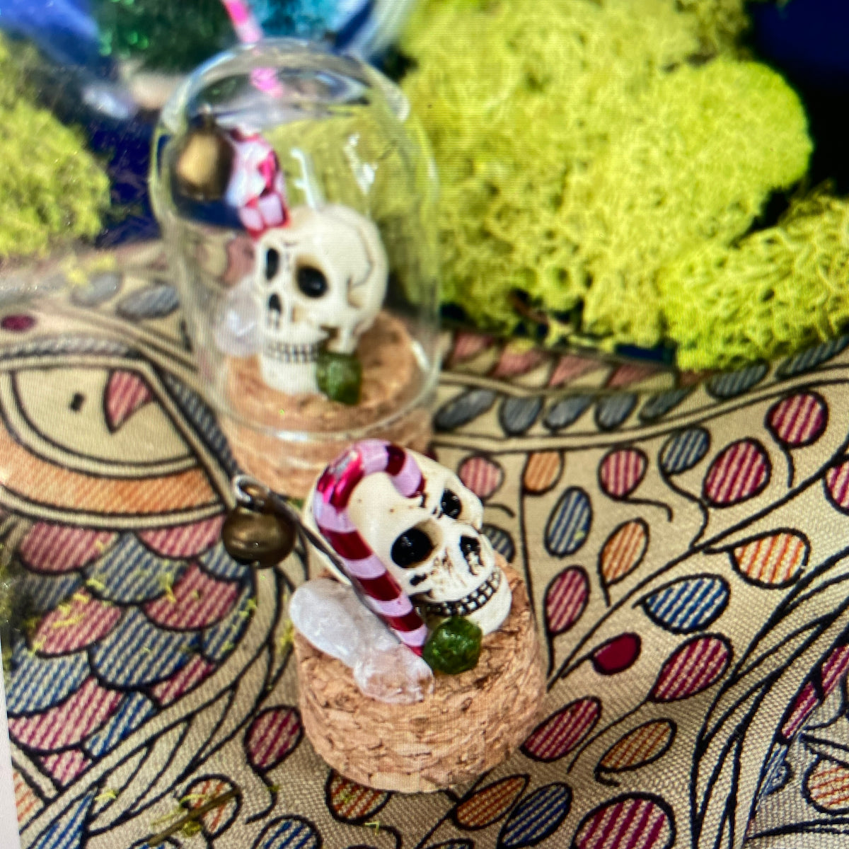 Merry Skullmas – Miniature Christmas Skull in a Glass Dome
