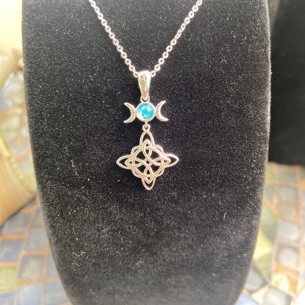 ELEGANT Witches 3 MOON WITH A CELTIC TRINITY KNOT PENDENT