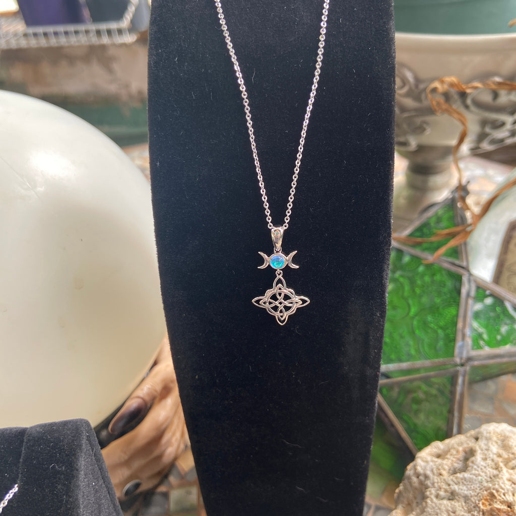 ELEGANT Witches 3 MOON WITH A CELTIC TRINITY KNOT PENDENT