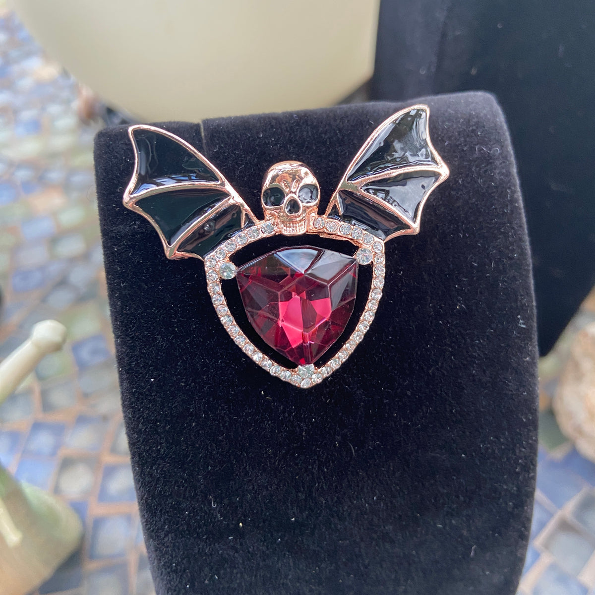SKULL WITH WINGS PENDENT & BROOCH.
