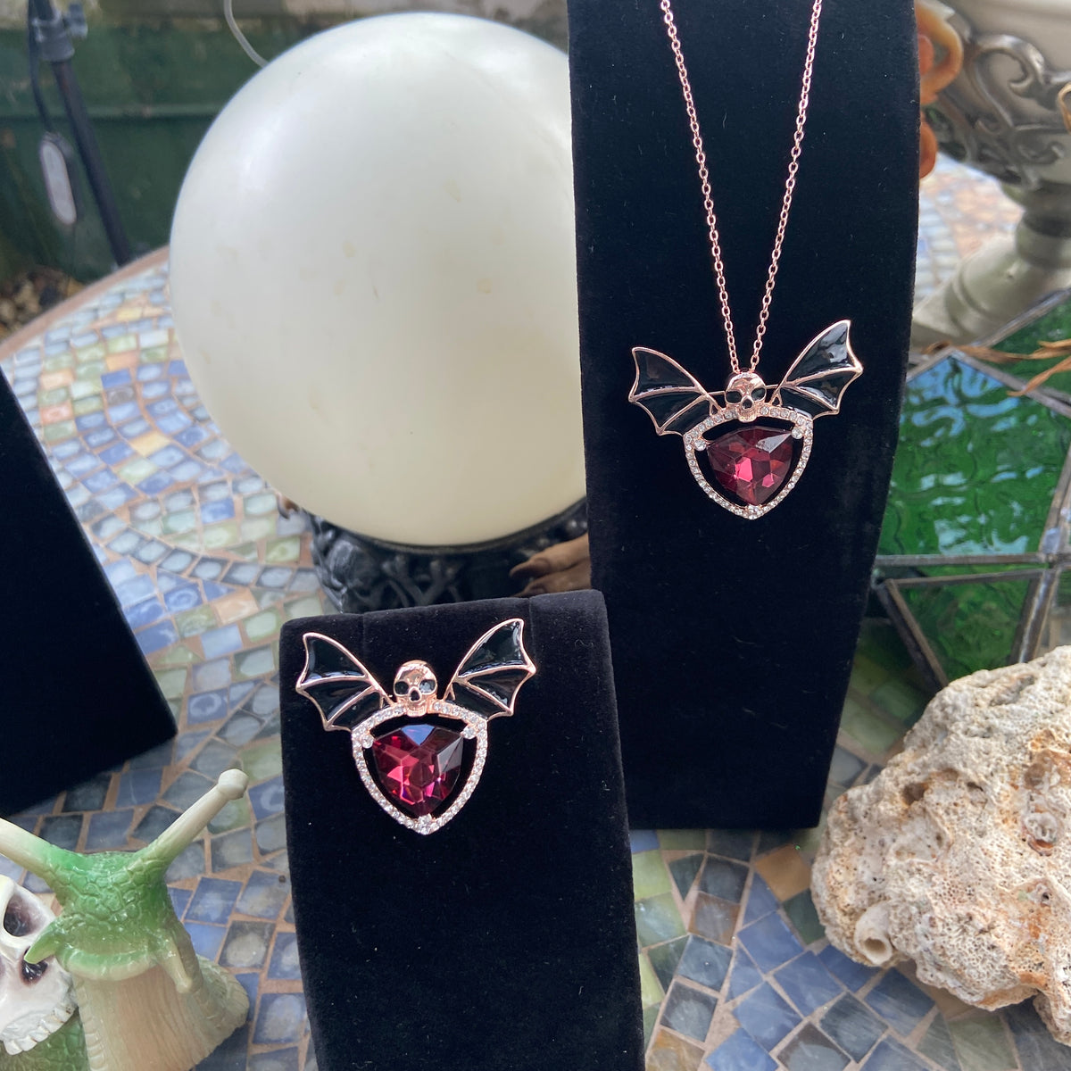 SKULL WITH WINGS PENDENT & BROOCH.