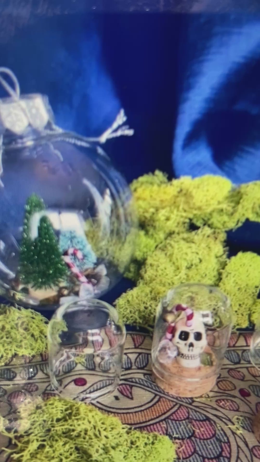 Merry Skullmas – Miniature Christmas Skull in a Glass Dome