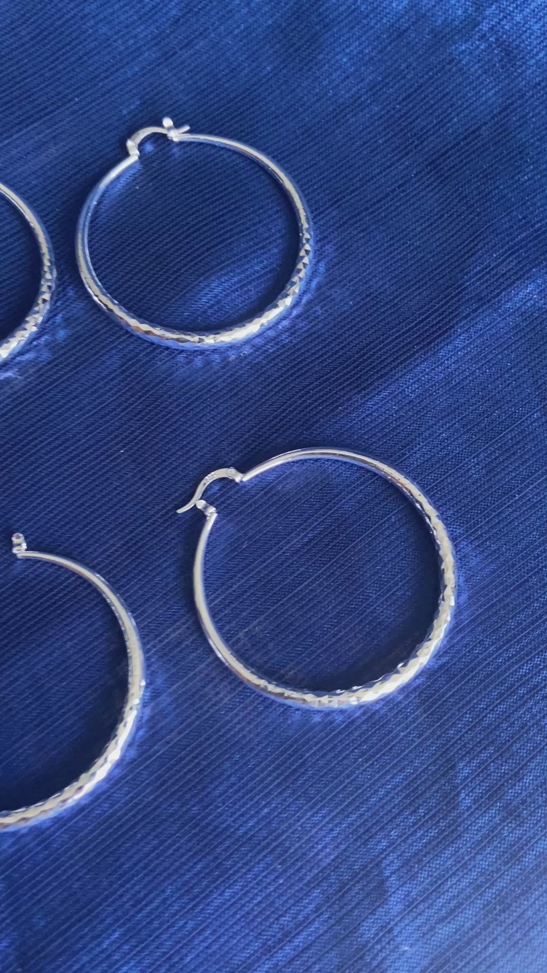 SILVER HOOP PIERCED EARRINGS